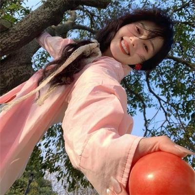 双姝斗影月光寒